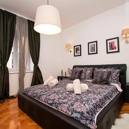 Nina Colosseum Apartamento *